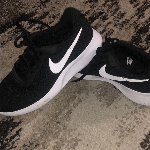 Nike Shoes - women’s Nikes wore 3 time